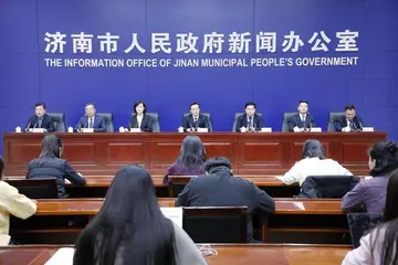 濟(jì)南首創(chuàng)城市家具一體化綜合保潔模式，環(huán)衛(wèi)設(shè)施提檔升級