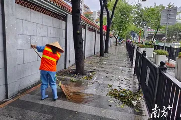 全力恢復(fù)城市道路整潔！白云城管加緊環(huán)衛(wèi)保潔清運(yùn)